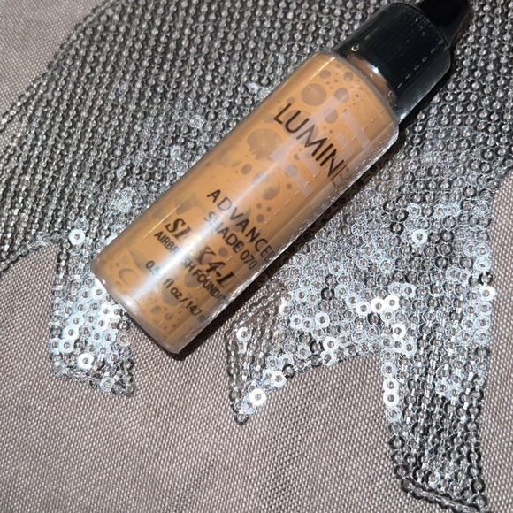 Luminess Silk 4 In 1 Foundation Shade 060 - Picture 5 of 6